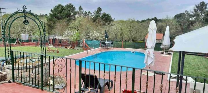 Alojamiento Entero Con Piscina Y Jardin. 奥伦塞 外观 照片