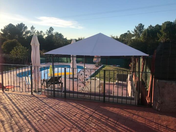 Alojamiento Entero Con Piscina Y Jardin. 奥伦塞 外观 照片