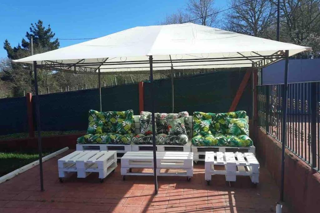 Alojamiento Entero Con Piscina Y Jardin. 奥伦塞 外观 照片