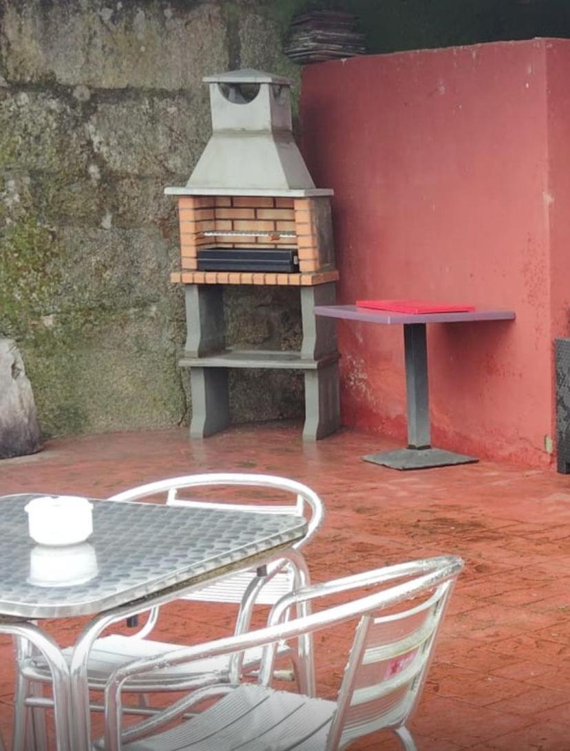Alojamiento Entero Con Piscina Y Jardin. 奥伦塞 外观 照片